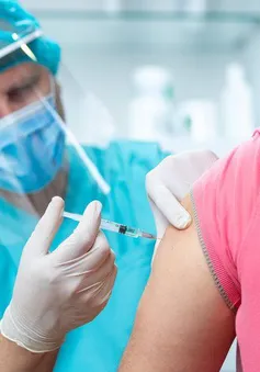 Anh là nước đầu tiên trên thế giới cho phép tình nguyện viên phơi nhiễm với virus SARS-CoV-2