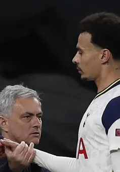 Dele Alli lập siêu phẩm, Mourinho vẫn buông lời phũ phàng