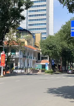 Đường phố TP Hồ Chí Minh vắng tanh trong ngày 28 Tết
