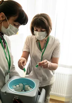 Ukraine "mỏi mắt" tìm người để tiêm vaccine COVID-19