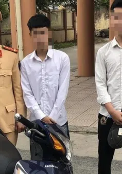 Hai lần xử phạt nam thanh niên "bốc đầu" xe khoe mạng xã hội
