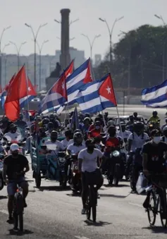 Tuần hành kêu gọi Mỹ dỡ bỏ cấm vận Cuba