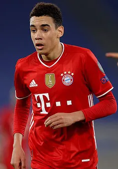 Jamal Musiala ký hợp đồng chuyên nghiệp đầu tiên với Bayern Munich