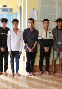 Đêm tối, hai nhóm thanh niên hẹn ở rừng cao su “đấu” mã tấu, roi điện