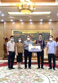 Bắc Giang và Bắc Ninh tiếp nhận hàng nghìn bộ xét nghiệm SARS-CoV-2 và quần áo bảo hộ y tế chuyên dụng