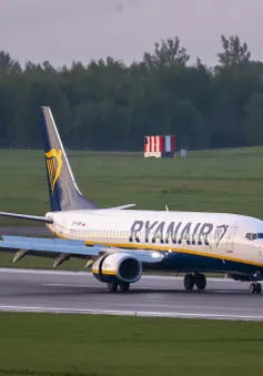 Belarus buộc máy bay Ryanair chuyển hướng, cộng đồng quốc tế phản ứng mạnh mẽ