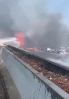 Tai nạn ô tô liên hoàn trên cao tốc Italy, các phương tiện bị cháy rụi, 2 người tử vong