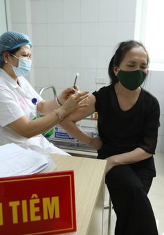 Có nên uống thuốc chống dị ứng trước tiêm vaccine COVID-19 để giảm phản ứng?