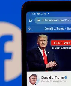 Facebook cấm Donald Trump 2 năm