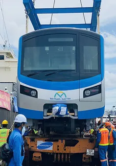 2 đoàn tàu thuộc tuyến metro số 1 về tới TP Hồ Chí Minh