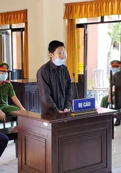 Phạt tù 2 đối tượng "rủ nhau" chống đối lực lượng trực chốt kiểm soát dịch COVID-19