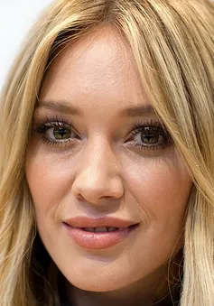 Hilary Duff nhiễm biến chủng Delta, đau đầu dữ dội, mất khứu giác và vị giác