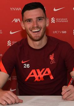 Liverpool gia hạn hợp đồng với Andy Robertson