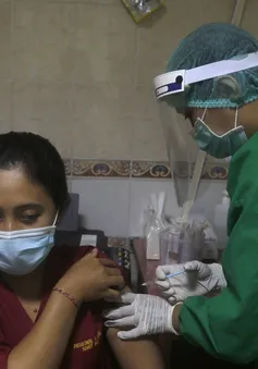 Indonesia khó khăn trong tìm kiếm nguồn vaccine COVID-19