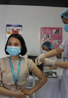 Đẩy nhanh tiêm vaccine mũi 2, doanh nghiệp kỳ vọng sản xuất hồi phục