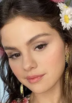 Selena Gomez hạnh phúc bước sang tuổi 30