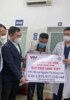 Quỹ Tấm lòng Việt thăm hỏi, động viên cô gái 17 tuổi bị tai nạn thương tâm