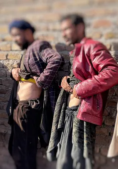 Người dân Afghanistan bán thận, tính bán con vì túng quẫn