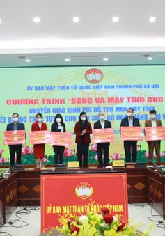 Hà Nội: Thêm hơn 1.000 học sinh nghèo được hỗ trợ máy tính học trực tuyến