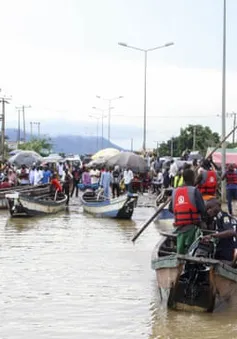 Số người tử vong trong vụ lật thuyền ở Nigeria tăng lên 76