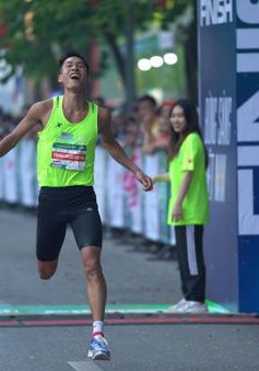 Trịnh Quốc Lượng và Nguyễn Thị Oanh vô địch VPBank Hanoi Marathon 2022