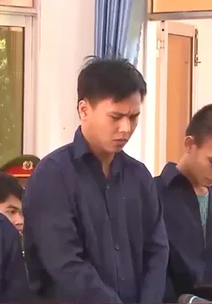 Lĩnh án 3 năm tù vì ném bom xăng vào nhà bố vợ cũ