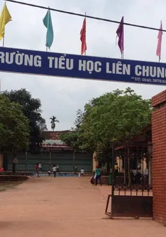 Học sinh lớp 2 tử vong vì bị ghế đá đè