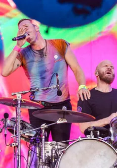 Huỷ 8 buổi diễn tại Brazil, Coldplay yêu cầu người hâm mộ giữ lại vé