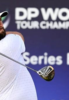 Jon Rahm tạm dẫn đầu sau vòng 3 DP World Tour Championship