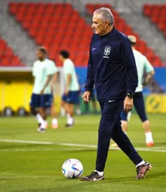 HLV ĐT Brazil nhắc học trò "phải ra dáng ứng viên vô địch World Cup 2022"
