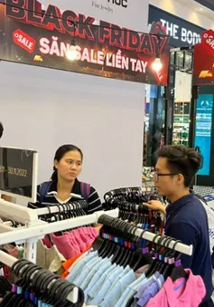 Nhộn nhịp không khí mua sắm dịp Black Friday