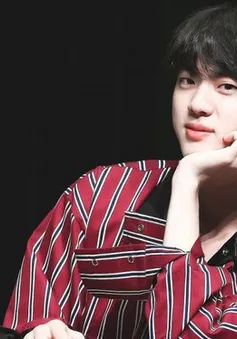 Jin (BTS) lạ lẫm với tóc húi cua, đã sẵn sàng nhập ngũ