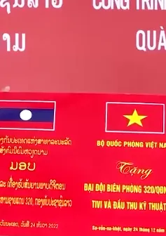 Món quà của Bộ Quốc phòng Việt Nam tặng Bộ Quốc phòng Lào