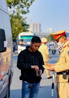 CSGT Hà Nội hóa trang xử lý xe khách chạy “rùa bò”