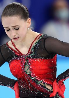 Olympic mùa đông Bắc Kinh 2022 | Kamila Valieva bật khóc sau phần thi trượt băng nghệ thuật