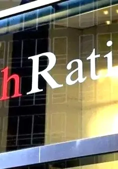 Fitch hạ xếp hạng của Ukraine, tín dụng trái phiếu Nga xuống mức “vô giá trị”