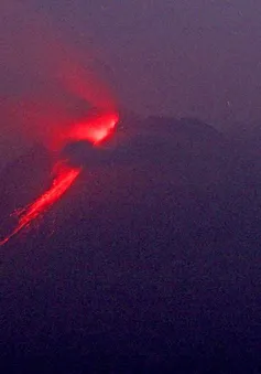 Núi lửa Merapi ở Indonesia phun trào, hàng trăm cư dân sơ tán khẩn cấp