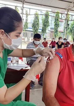 Đồng Nai: Khẩn trương tiêm vaccine COVID-19 mũi 3 cho người nguy cơ cao và lực lượng công nhân