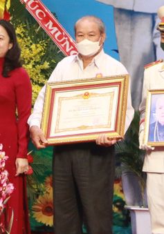 Phó Chủ tịch nước trao phần thưởng cho tập thể, cá nhân tại Đồng Nai
