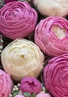 Biến những chiếc bánh kem thành bó hoa rực rỡ sắc màu