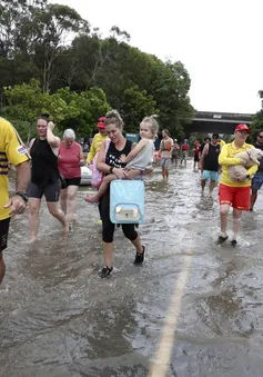 Mưa lớn gây lũ lụt nghiêm trọng, người dân tại Australia sơ tán khẩn cấp