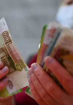 Fitch đánh tụt tín nhiệm của Nga