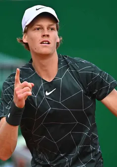 Jannik Sinner ngược dòng thắng ấn tượng Andrey Rublev