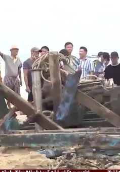 Tình người trong sóng dữ