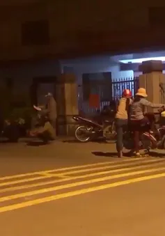 Người dân Đức Phổ, Quảng Ngãi đăng ký làm giấy tờ đất lúc nửa đêm