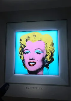 Bức tranh Andy Warhol về Marilyn Monroe được bán với giá kỷ lục 195 triệu USD