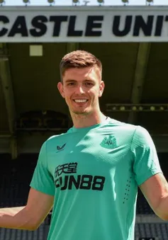 Thủ thành Nick Pope chính thức gia nhập CLB Newcastle United