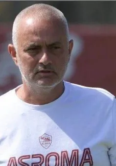 Mourinho khoe hình xăm đặc biệt