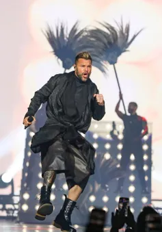 Ricky Martin biểu diễn lần đầu tiên sau khi vụ án loạn luân được bác bỏ