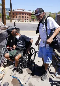 Người vô gia cư tại Mỹ chống chọi với nắng nóng "cực đoan và chết chóc"